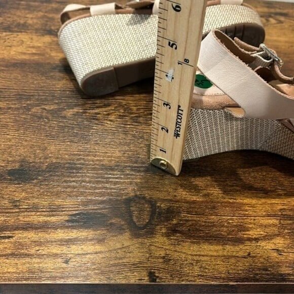 Clarks taupe wedge leather sandal size 7 - Picture 7 of 7